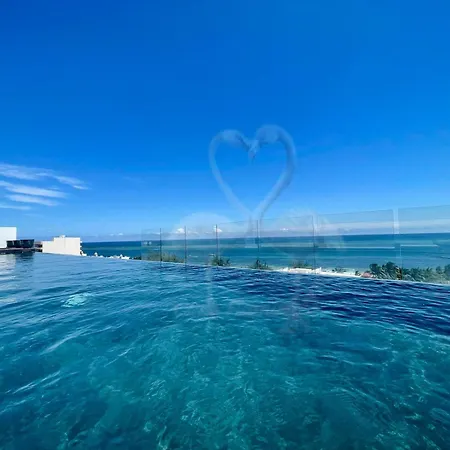 Private Suite, Walk To The Beach, Oceanview Rooftop Pool, Wifi Starlink