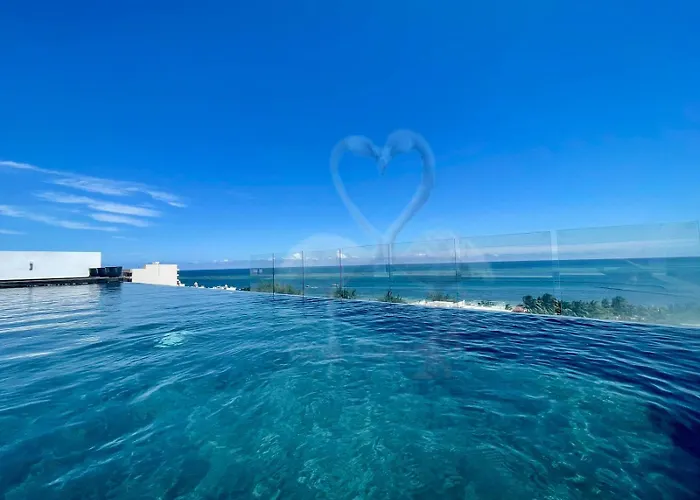 Private Suite, Walk To The Beach, Oceanview Rooftop Pool, Wifi Starlink Aparthotel 3*