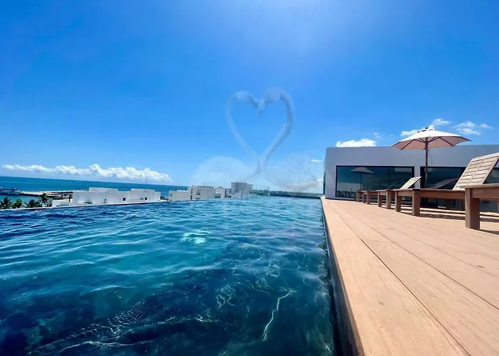 Private Suite, Walk To The Beach, Oceanview Rooftop Pool, Wifi Starlink